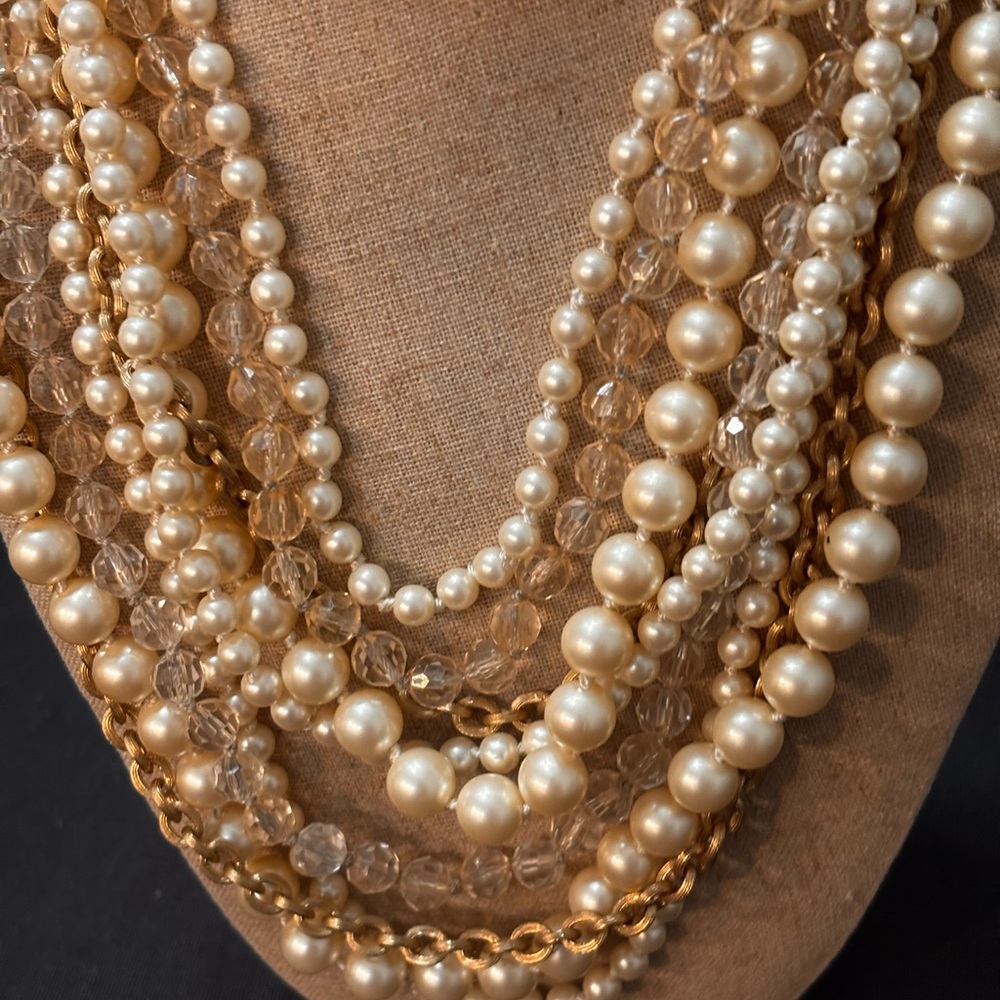 Elegant Multi-Strand Pearl and Gold Necklace - Picture 4 of 12